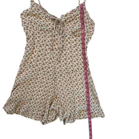 Illa Illa Floral Romper - Picture 10 of 11